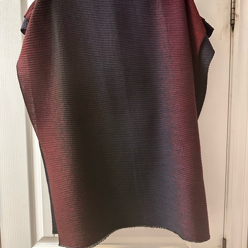 Caracol Ribbed Ombre Knit Scarf in Burgundy and Navy Blue